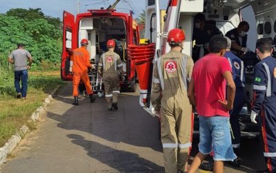 Motociclista fica gravemente ferido após bater em poste em Araguaína
