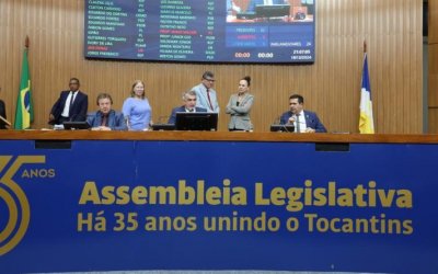 Parlamentares votam mais de 100 projetos na última sessão de 2024