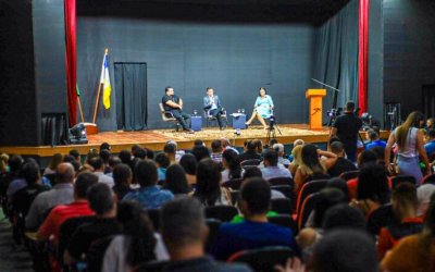 Único candidato a comparecer, Jorge Frederico é aplaudido em sabatina da Faculdade Católica