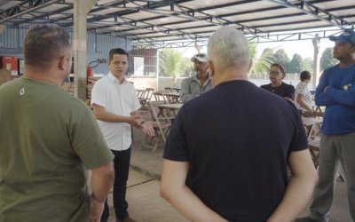 Jorge Frederico garante asfalto em estrada municipal que dá acesso a balneários e casas em Araguaína