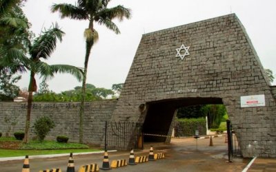 Em cerimônia judaica, Silvio Santos é enterrado em São Paulo