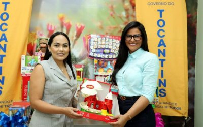 Primeira-dama Karynne Sotero entrega doações de brinquedos para ala infantil do Hospital Regional de Araguaína