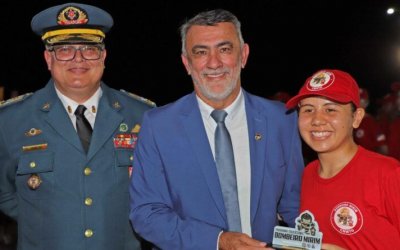 Em solenidade ao Dia dos Bombeiros, governador em exercício Amélio Cayres recebe honraria da corporação e assina promoção de militares