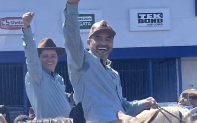 Lado a lado, Jorge Frederico e Wanderlei Barbosa participam da 34ª cavalgada de Araguaína