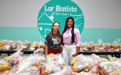 Primeira-dama Karynne Sotero entrega doações de alimentos para Lar Batista durante comemorações de 82 anos da instituição