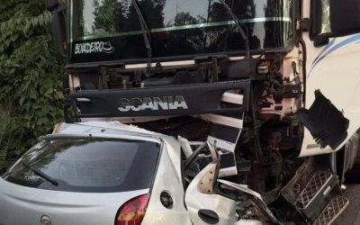 Motorista morre após bater de frente em caminhão na BR-153