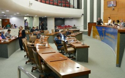 Plenário aprova proposta que cria delegacias e concede indenização para servidores do Estado