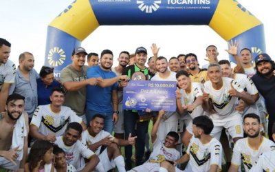 Wanderlei Barbosa entrega premiação aos campeões do Copão Jalapão