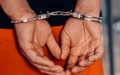 Homem é condenado a mais de 21 anos por matar irmão a facadas