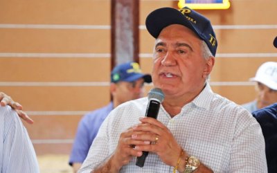 Laurez Moreira participa da inauguração de tatersal e destaca força do agronegócio tocantinense