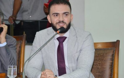 Sancionada Lei de Léo Barbosa que cria política estadual de fornecimento de medicamentos à base de canabidiol