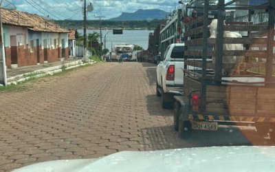 Motoristas enfrentam filas enormes para embarque nas balsas que ligam Filadélfia e Carolina