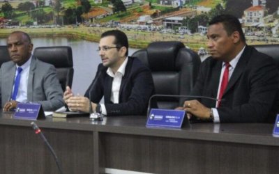 Para acomodar indicações da cúpula da câmara, Wagner abre temporada de exonerações na Prefeitura