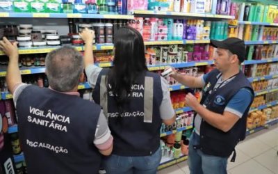 Após decisão da Anvisa, Vigilância Sanitária de Araguaína retira pomadas para cabelo do comércio