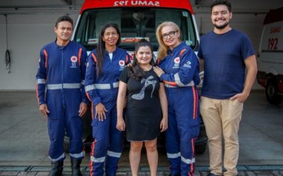 Jovem sobrevive a grave acidente e retorna à base do SAMU para agradecer equipe que salvou sua vida em Araguaína