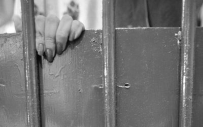 Mulher é condenada a 14 anos de prisão por encomendar a morte do marido