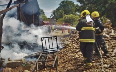 Cerâmica pega fogo no centro de Colinas