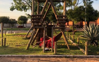 Morador de rua é morto a pauladas em praça pública