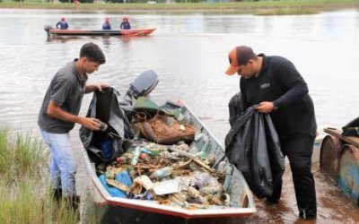 Ação de limpeza retira mais de 2 toneladas de lixo do Lago Azul em Araguaína