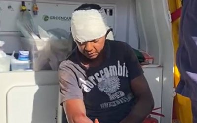 Suspeito recebe atendimento do SAMU após cair de moto