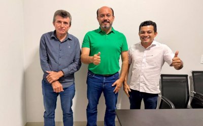 Sandoval recebeu o apoio dos vereadores Genaro Barros e Danillo Carreiro