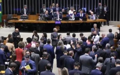 Câmara aprova isenção de Imposto de Renda para quem ganha até R$ 5 mil; projeto segue para o Senado