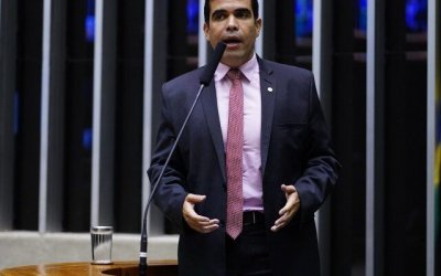 Ministro Flávio Dino suspende diligências contra Ricardo Ayres no âmbito da Operação Fames-19