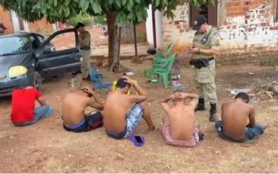 VÍDEO: Grupo é detido usando drogas e bebidas em via pública; um deles usava tornozeleira eletrônica em Araguaína
