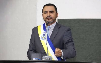 Justiça afasta governador do Tocantins por seis meses em operação da PF sobre desvios na pandemia