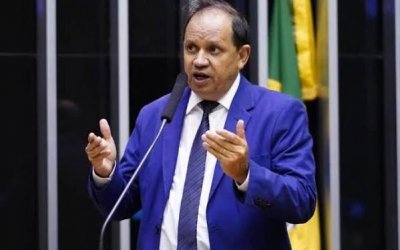 Câmara aprova urgência para PL contra adultização de crianças; Eli Borges protesta contra votação relâmpago