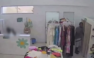 VÍDEO: Morador de rua é flagrado se masturbando dentro de loja no centro de Araguaína