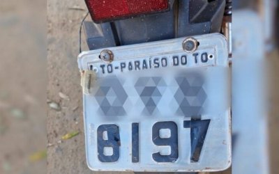 Moto com placa adulterada com fita isolante é apreendida pela Guarda Metropolitana em Palmas
