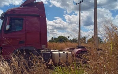 Criminosos atiram em caminhão e fazem motorista de refém na BR-153, entre Araguaína e Wanderlândia
