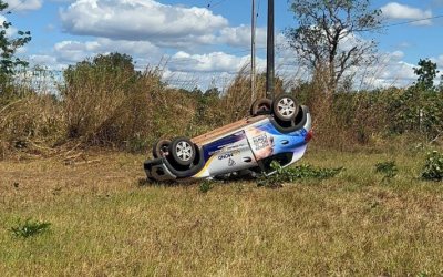 VÍDEO; Mulher e duas crianças ficam feridas após carro capotar na TO-222, próximo a Araguaína