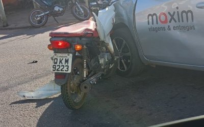 Motociclista fica ferida após colisão com carro de aplicativo em Araguaína