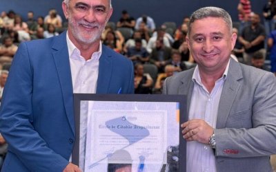 Presidente da AL, Amélio Cayres, recebe Título de Cidadão Araguainense