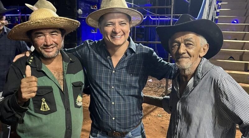 Jorge Frederico cumpre agenda intensa no final de semana com entrega de casa, festas das mães e rodeio show