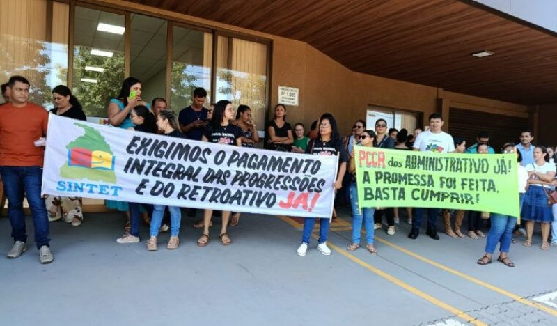 GREVE GERAL EM ARAGUAÍNA  Profissionais da educação paralisam atividades e cobram valorização e cumprimento de direitos