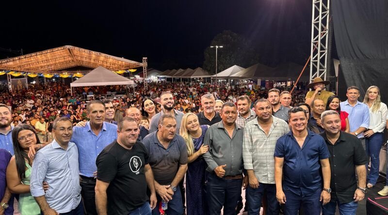 Amélio Cayres frisa avanços de Barra do Ouro na festividade de 29 anos da cidade