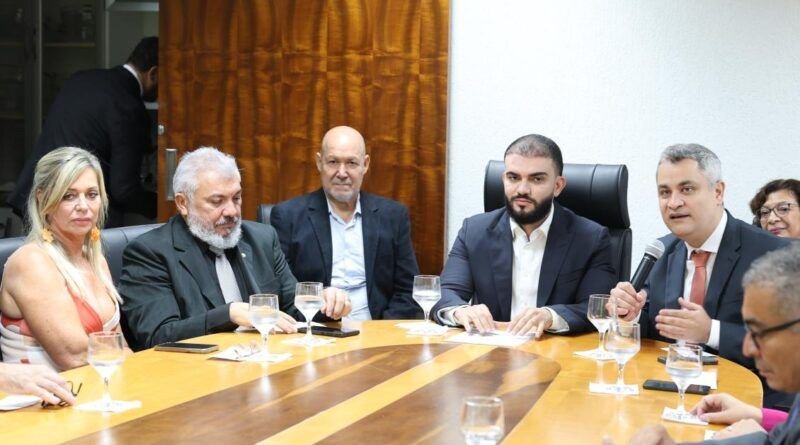 Defensores públicos elogiam parceria com Aleto em visita ao Parlamento