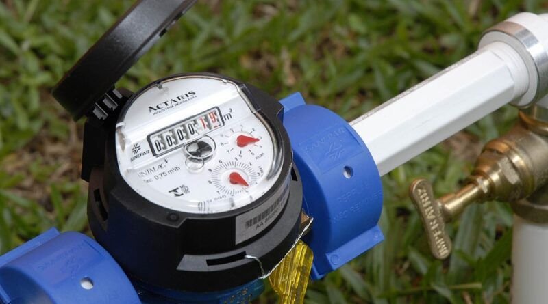 Justiça proíbe BRK Ambiental de cobrar pela ligação de água e determina devolução dos valores aos consumidores