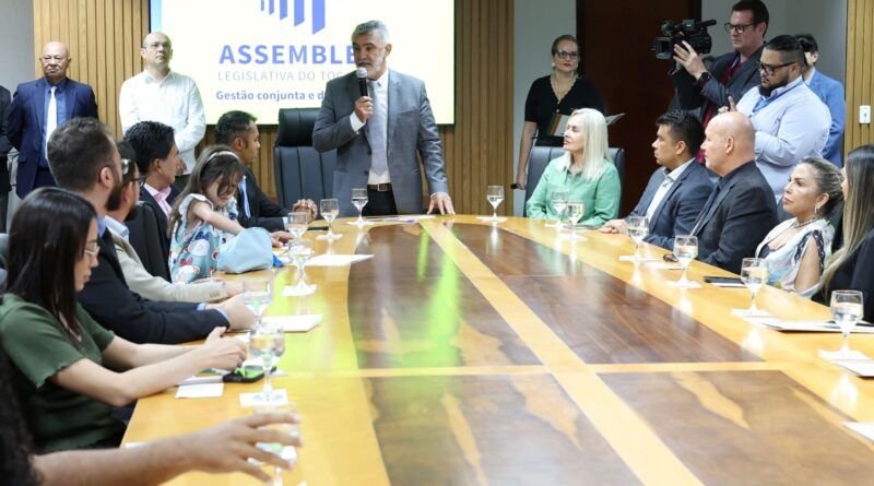 Mais dez novos servidores concursados são empossados na Aleto