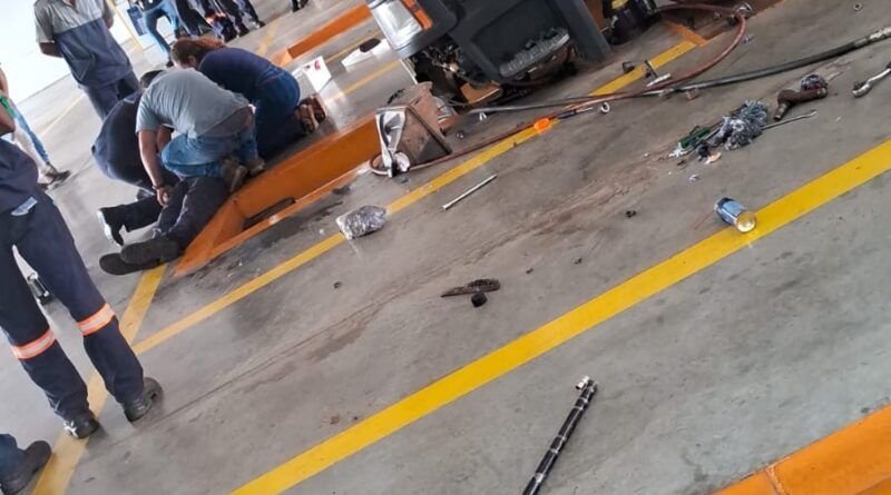 Mecânico fica ferido após cabine de caminhão cair em cima dele durante manutenção em Araguaína
