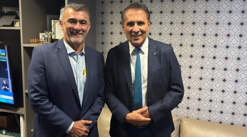 Amélio Cayres visita bancada federal e reforça diálogo político em Brasília