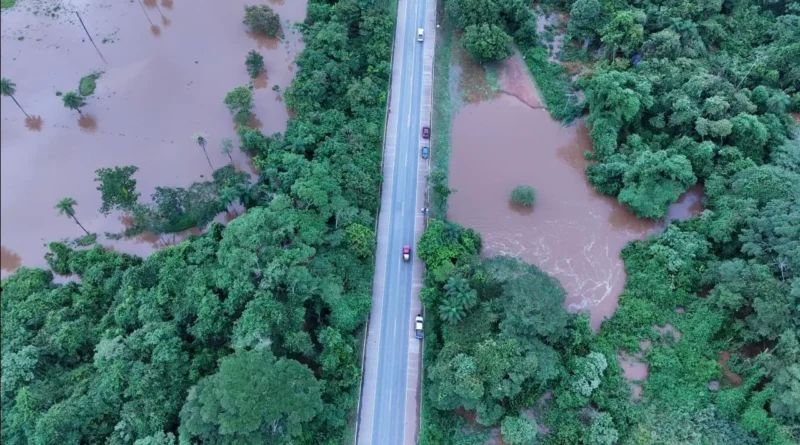 BR-153 é totalmente interditada em Guaraí por risco de erosão. Veja rotas alternativas