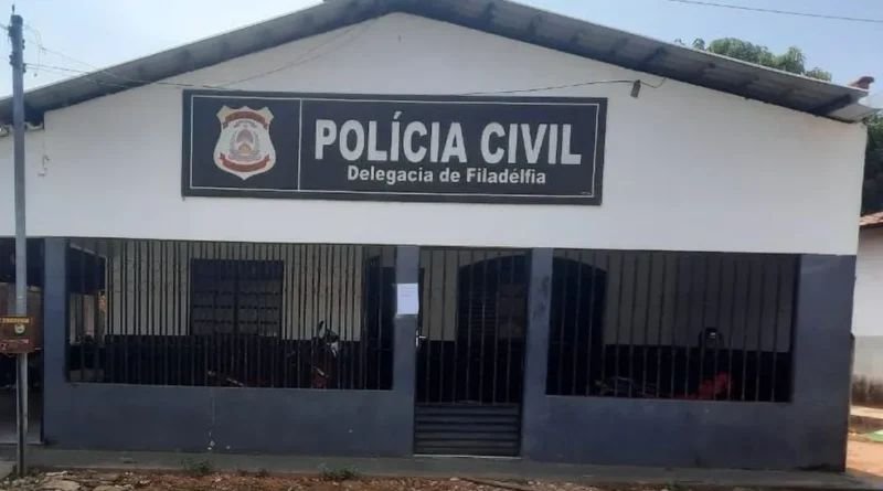 Homem que agrediu a mãe e tentou matar o pai é preso em Filadélfia