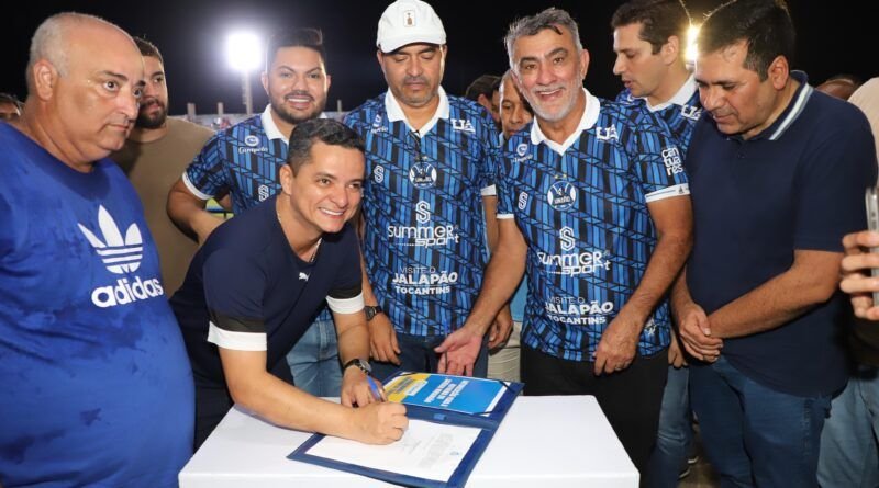 Ao lado de Wanderlei Barbosa, Jorge Frederico assina ordem de serviço da reforma do Mirandão