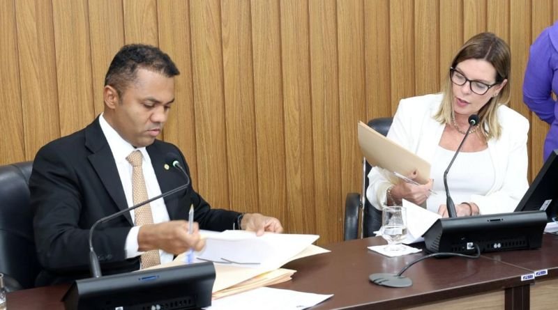Comissão de Constituição e Justiça da Aleto aprova propostas tributárias do Executivo