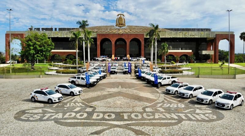 Governador Wanderlei Barbosa entrega 47 novos veículos para fortalecer atuação da Sefaz nos municípios tocantinenses