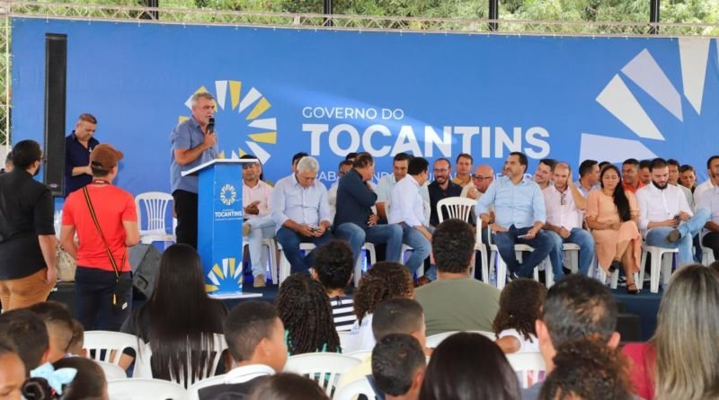 Amélio participa da entrega de reforma de escola em Bom Jesus